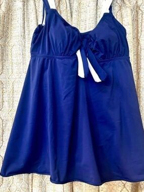 Robby Len Woman’s Navy Blue & White Swimdress Size 18